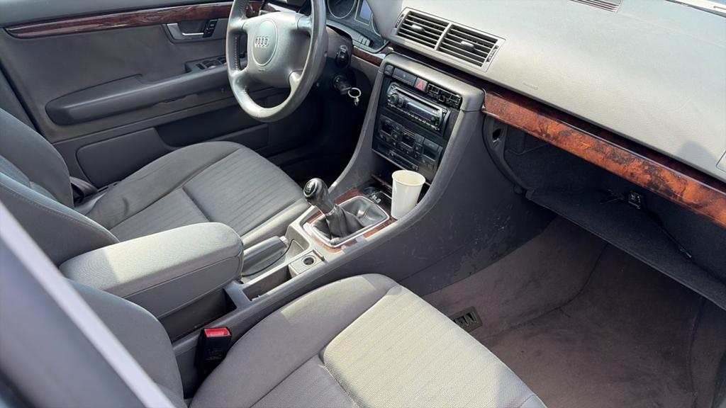 Audi A4 Essence 2003 (moteur 2.0), Autos, Audi, Achat, Entreprise, Boîte manuelle, A4