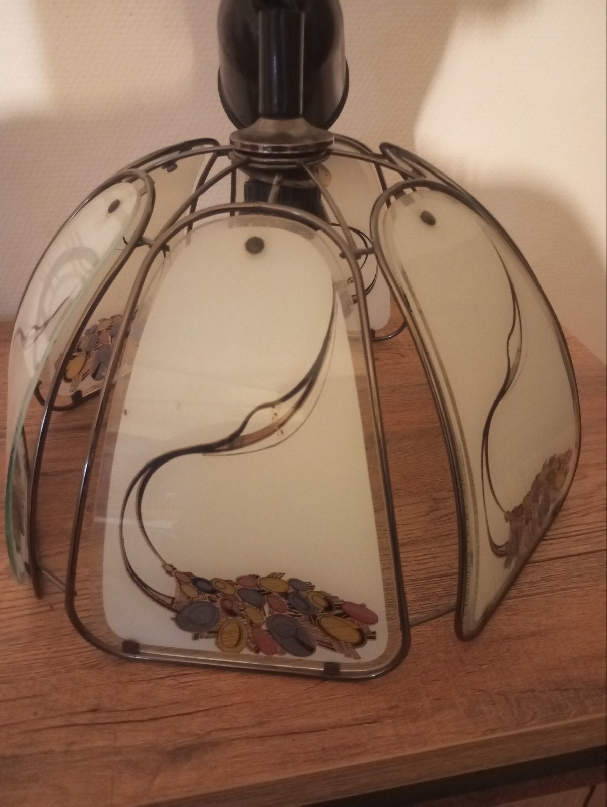 lustre sur chatelineau, Enlèvement