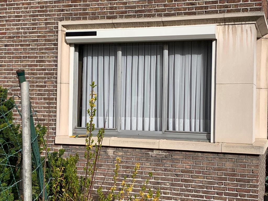 Voorzetrolluiken op zonne-energie, Doe-het-zelf en Bouw, Rolluiken, Ophalen, Wit, 150 tot 200 cm, Zo goed als nieuw
