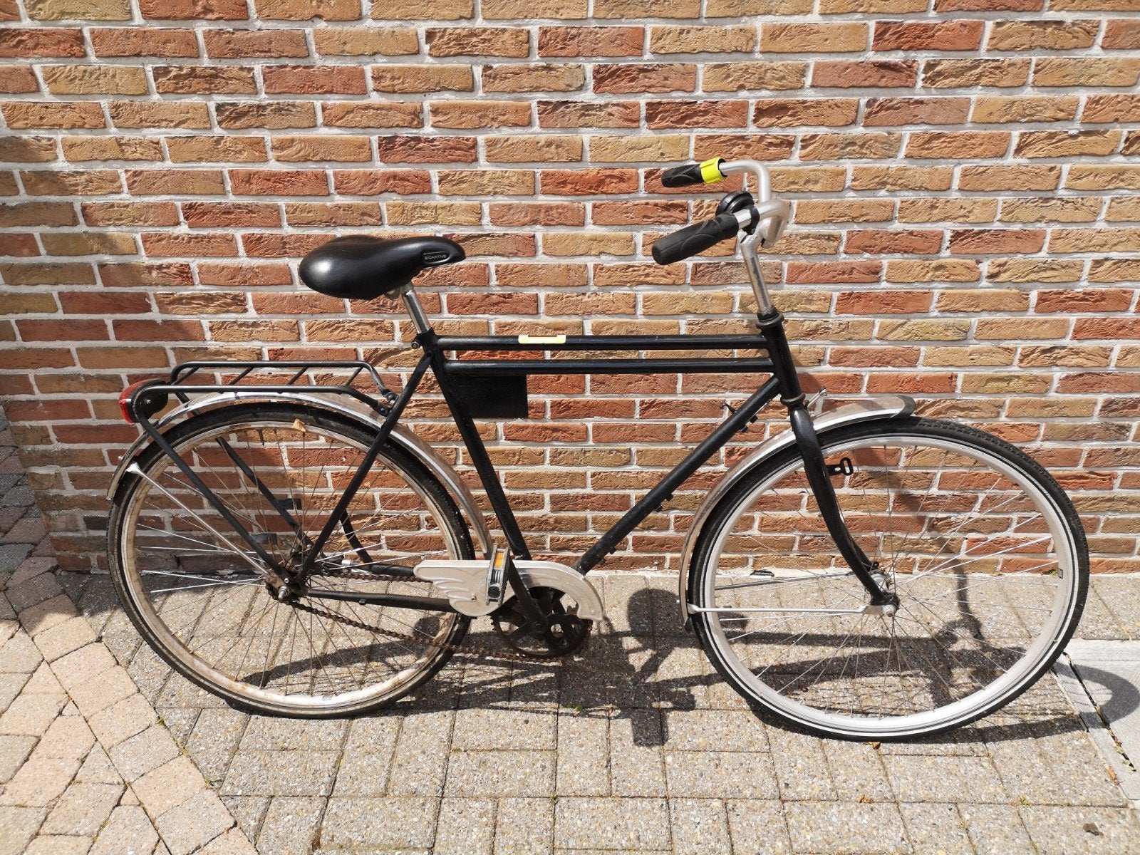 Retro zwarte herenfiets, Enlèvement