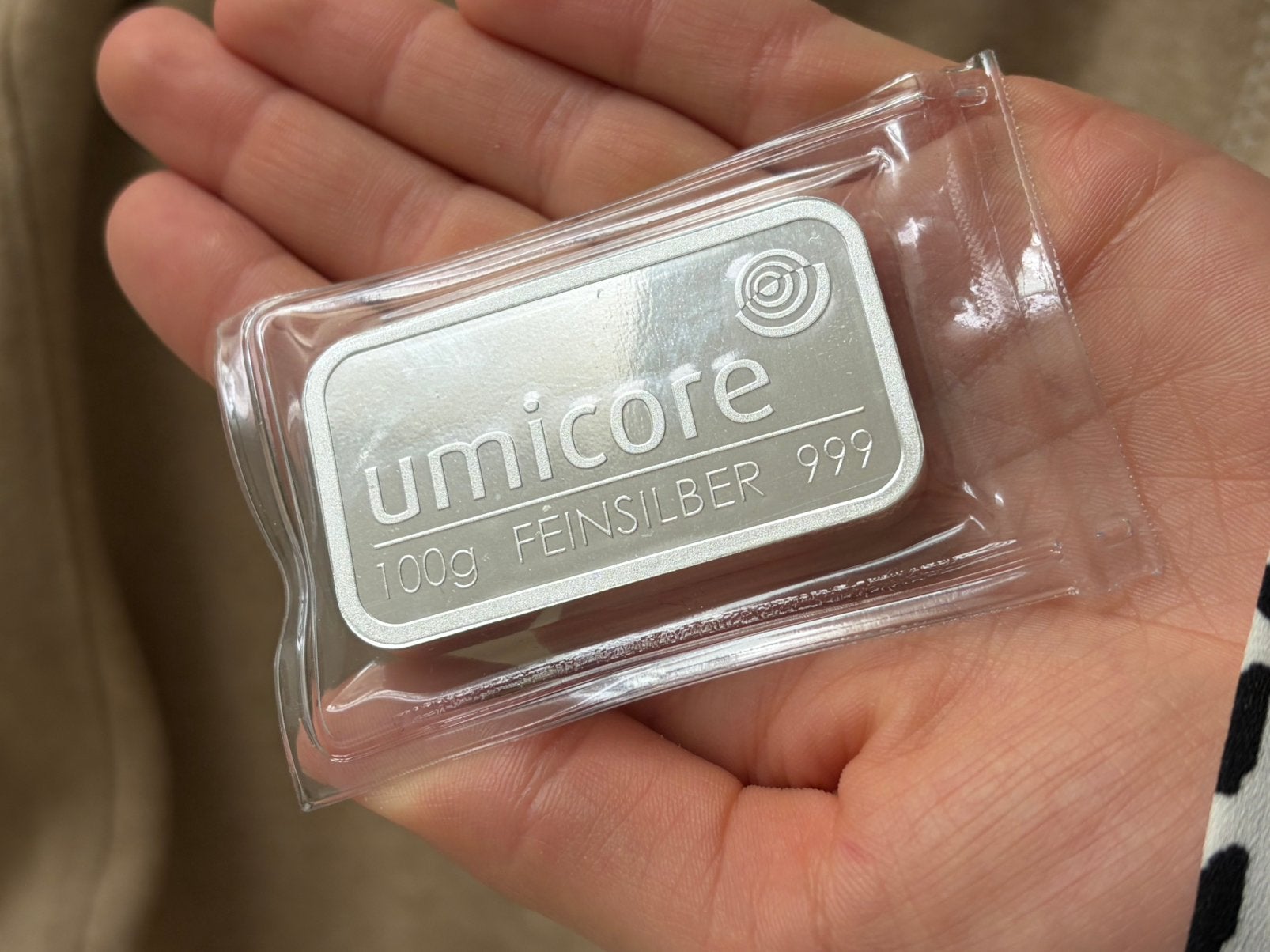 Lingot Umicore en argent 999 de 100 grammes, Timbres & Monnaies, Métaux nobles & Lingots, Enlèvement ou Envoi, Argent