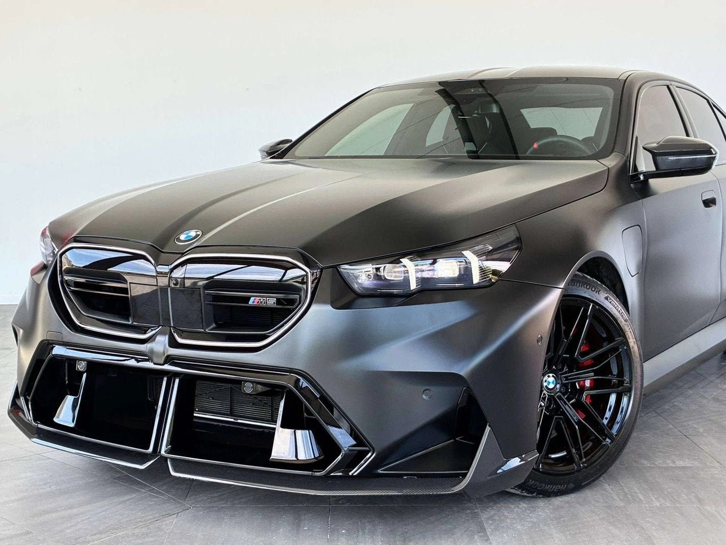 BMW 1 Serie M5 1ERPRO-PPF COMPLET NOIR MAT-PACK CARBON-CUIR, Autos, BMW, Cuir, Achat, 4395 cm³, 4 portes