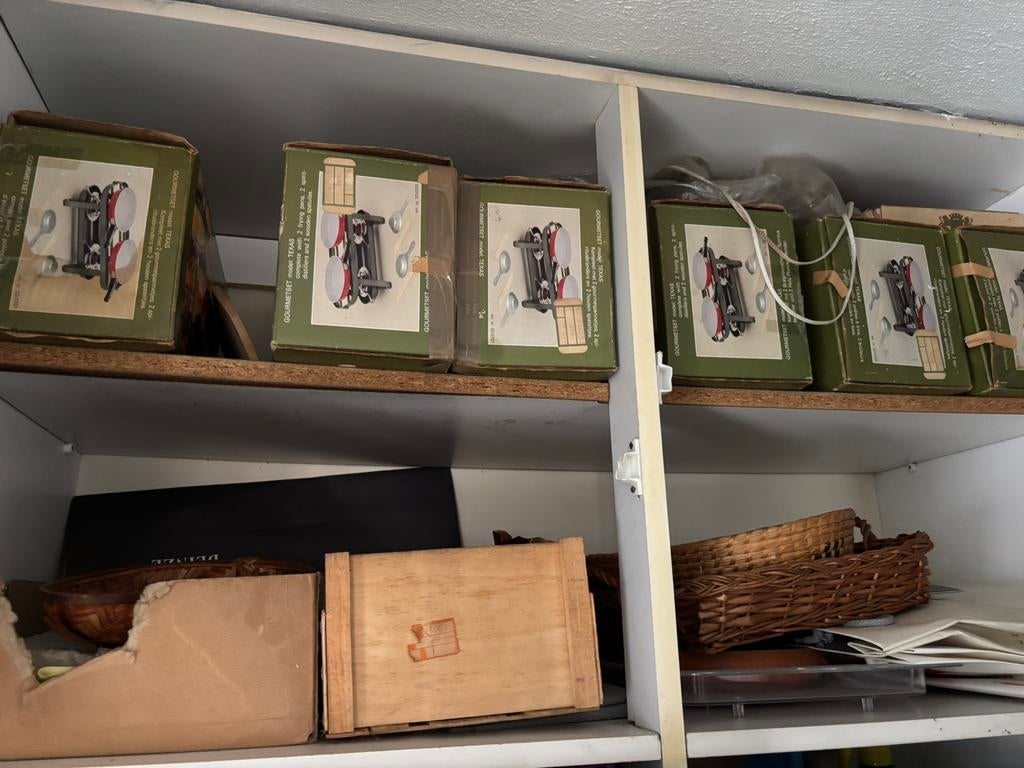 Schilderijen, services, kasten… te koop, Ophalen