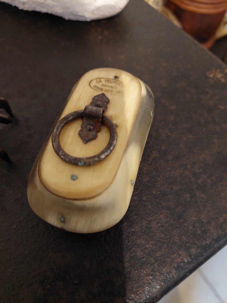 Ancienne boîte à tabac en corne de 8 cm, Enlèvement