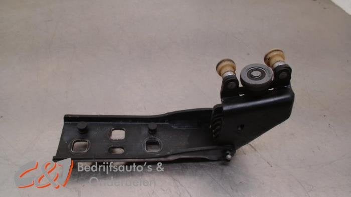 Roulette porte coulissante droite d'un Renault Trafic, Renault, -, 3 mois de garantie, Utilisé