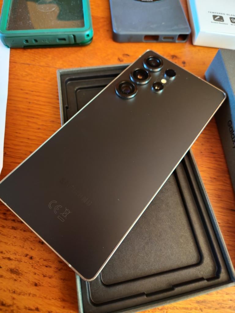 Vends Samsung S25 ultra 256go + buds 3 pro 700€ FIXE, Télécoms, Téléphonie mobile | Samsung, 10 mégapixels ou plus, Comme neuf