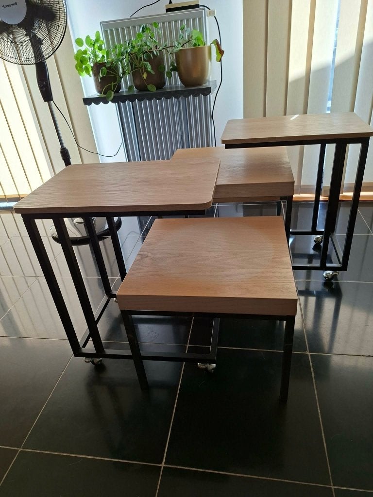 Set van 4 moderne bijzettafels in licht hout en zwart metaal, Huis en Inrichting, Tafels | Bijzettafels, Ophalen, Gebruikt, Vierkant