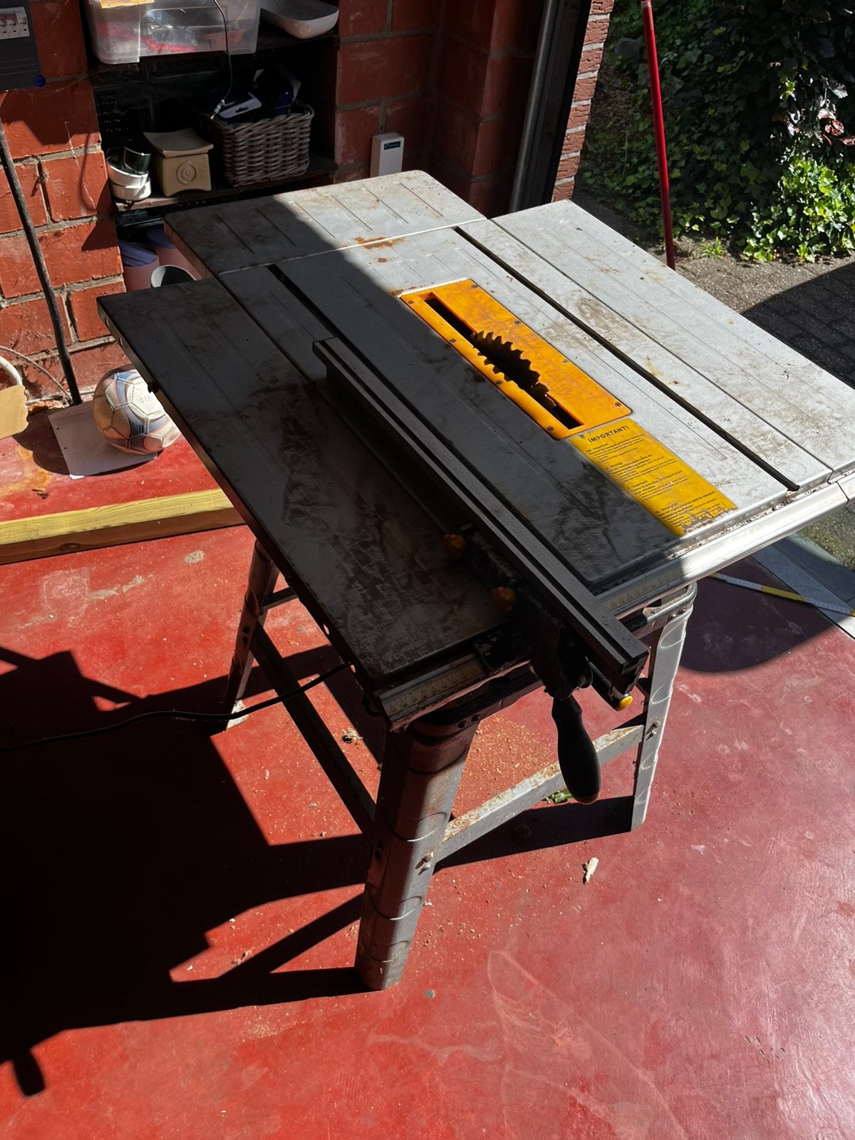 Werkbank met cirkel zaag, Bricolage & Construction, Établis, Enlèvement, Comme neuf