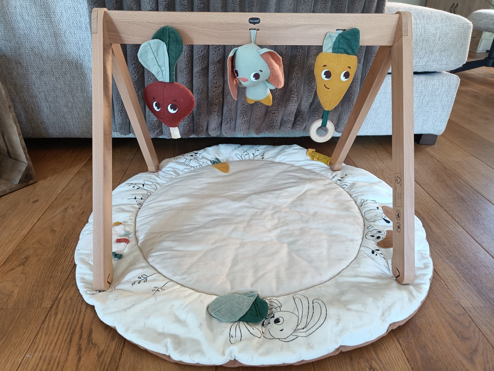 Interactieve speelmat met houten speelboog van Tiny Love, Enfants & Bébés, Jouets | Vêtements de jeu, Enlèvement, Comme neuf