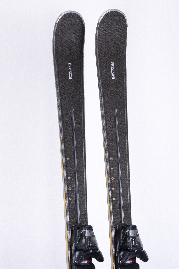 Skis 150 cm pour femmes ATOMIC CLOUD C9 2023, grip walk, Carving, Skis, 140 à 160 cm, Utilisé