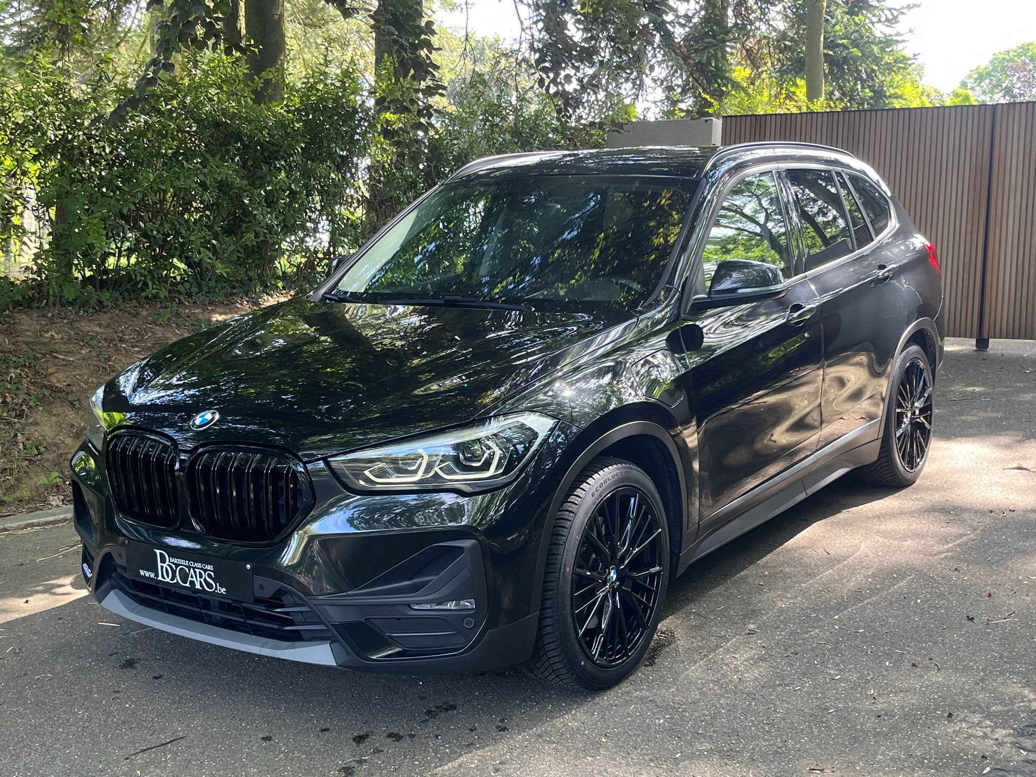 BMW X1 25e Led-Head Up-Prof-Verwarmd Leer-Cam-Carplay19", Auto's, BMW, Gebruikt, Bi-Xenon koplampen, Zwart, Bedrijf