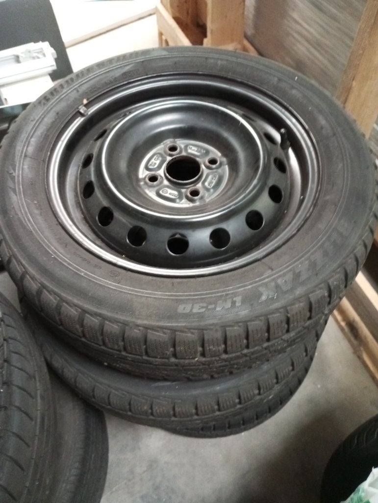 Roues Toyota Yaris 4 - jantes avec pneus 185 60 R15, Enlèvement ou Envoi, Pneus hiver, Pneu(s)