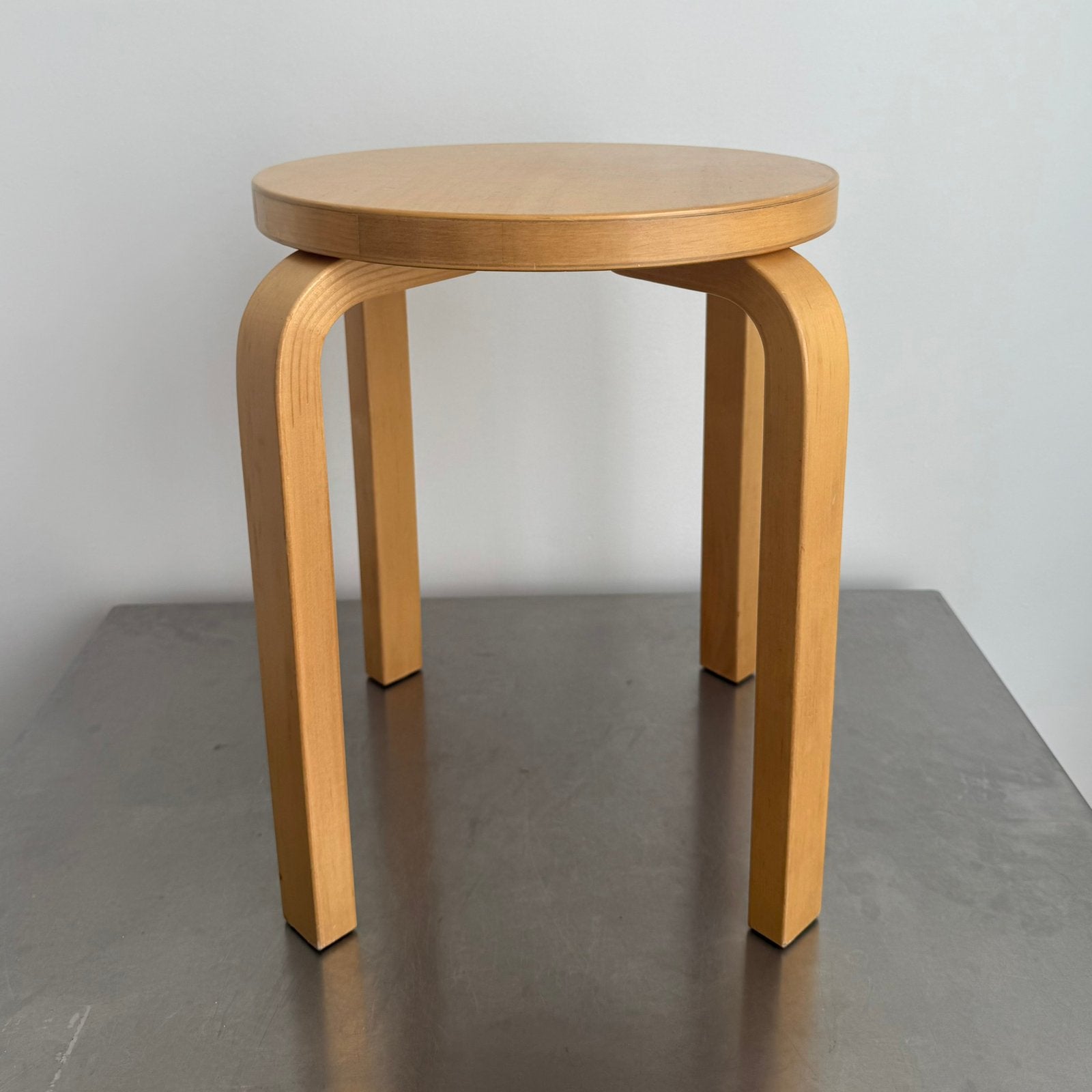 Tabouret design alvar aalto pour Artek, Enlèvement, Utilisé