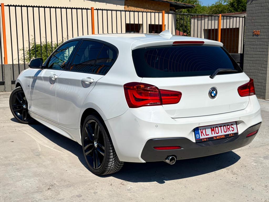 BMW 116Da PACK M LCI BOÎTE AUTOMATIQUE 2015 FACELIFT EURO 6B, Auto's, BMW, Automaat, Alcantara, Wit, Bedrijf