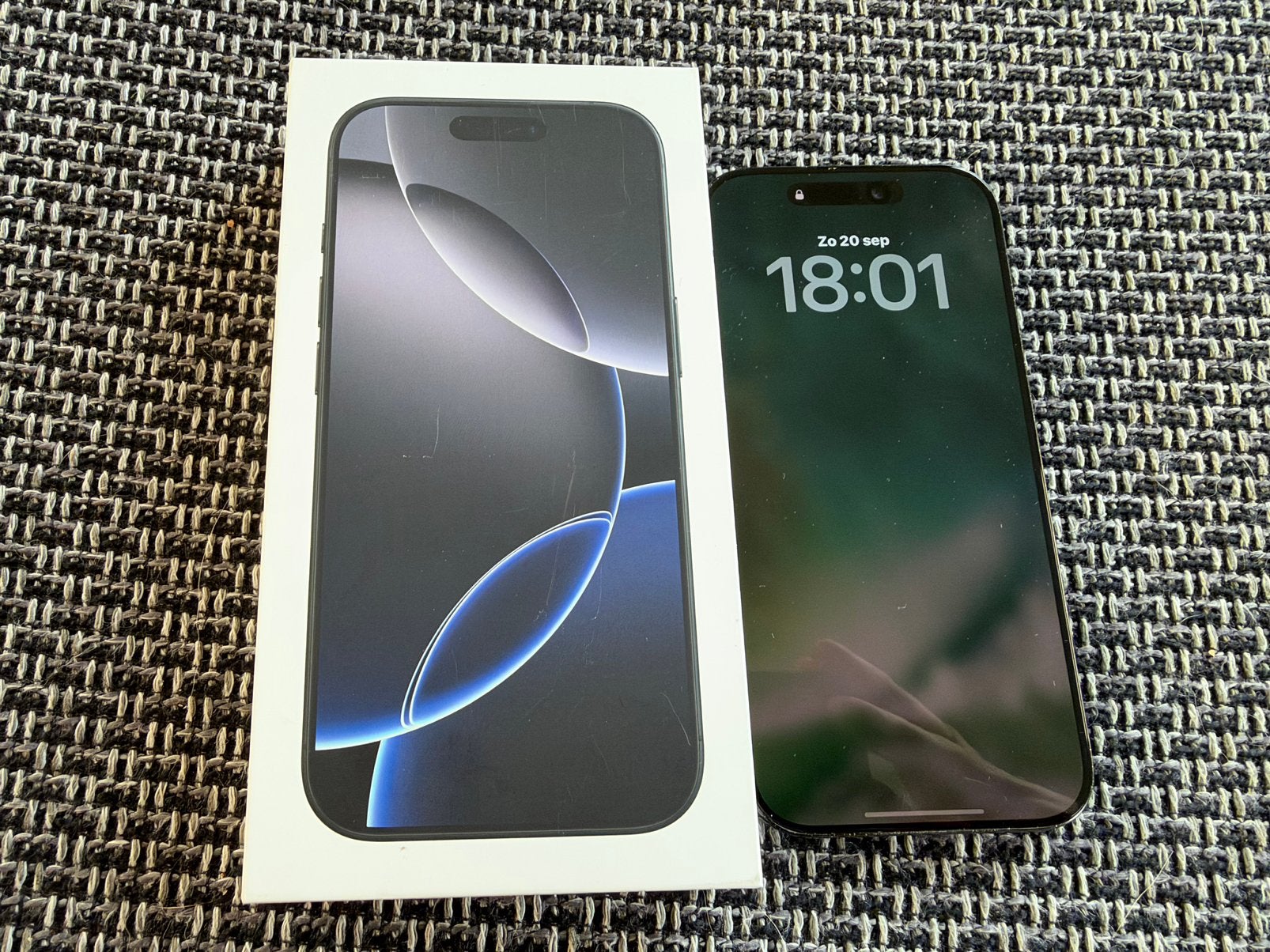 Iphone 16 pro noir 128 Go, IPhone 16 Pro, 128 GB, 89 %, Comme neuf