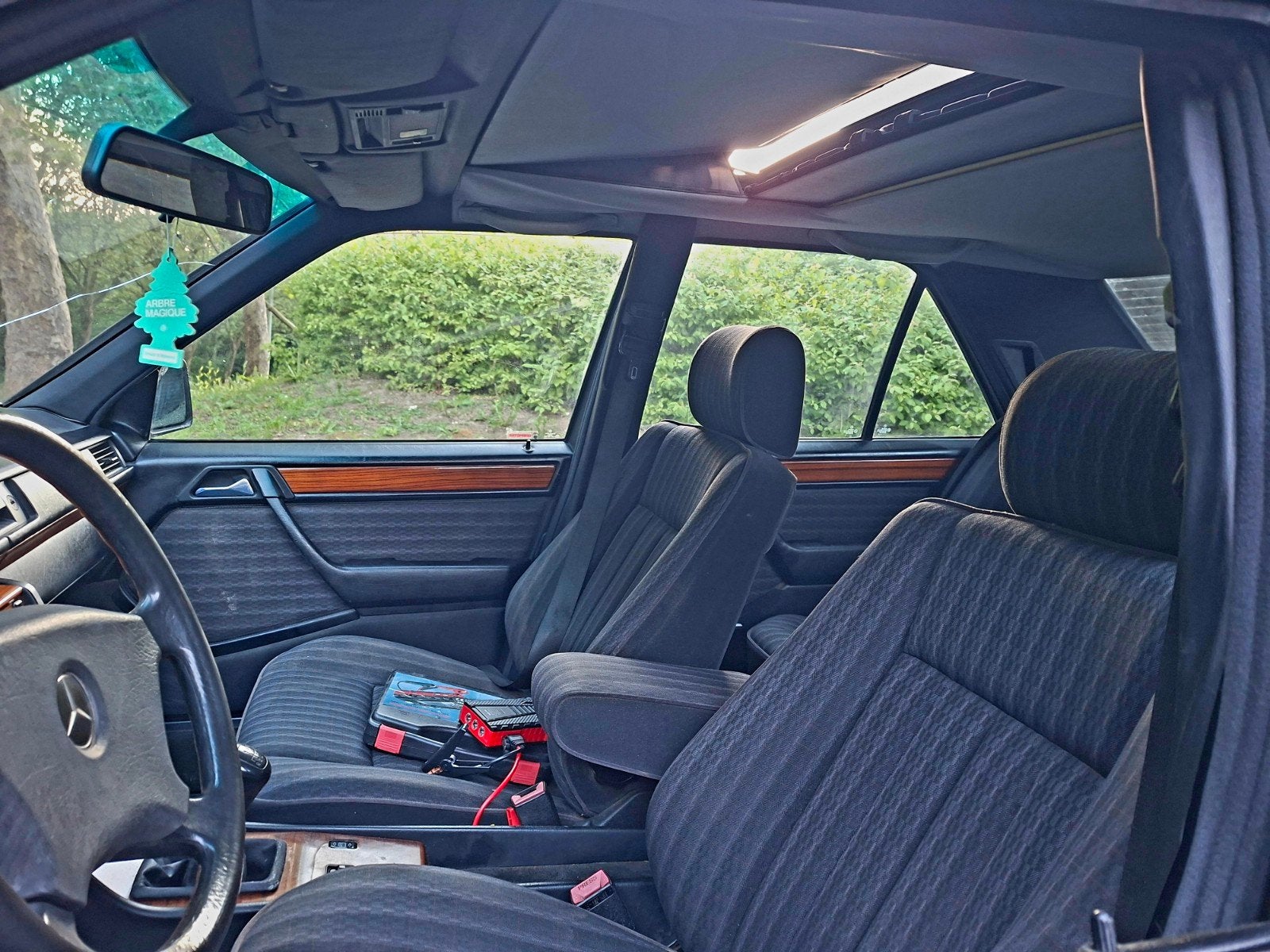 Mercedes-Benz W124 250D uit 1993, foto 5
