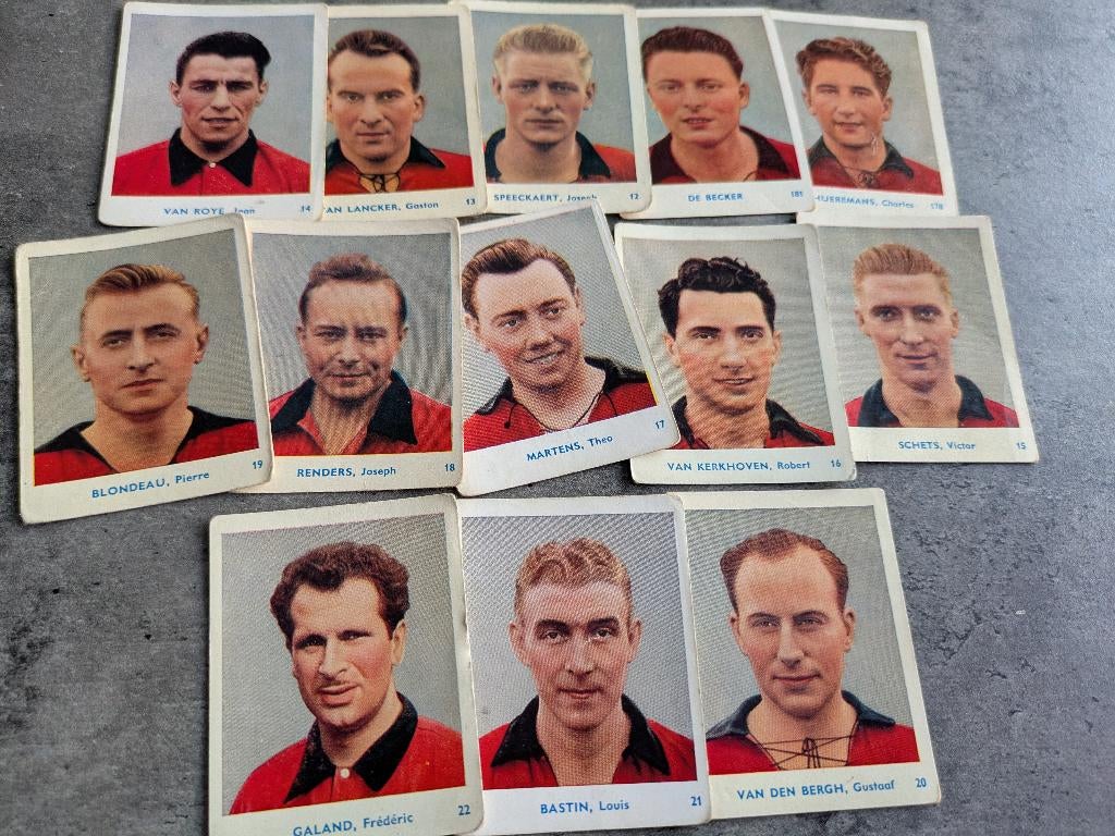 VOETBAL ROYAL DARING CLUB BELGIAN CHEWING GUM 1951/52 13X, Verzenden