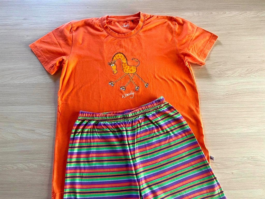 Pyjama giraf - Woody - maat 164, Kinderen en Baby's, Ophalen of Verzenden, Woody, Jongen of Meisje, Nacht- of Onderkleding