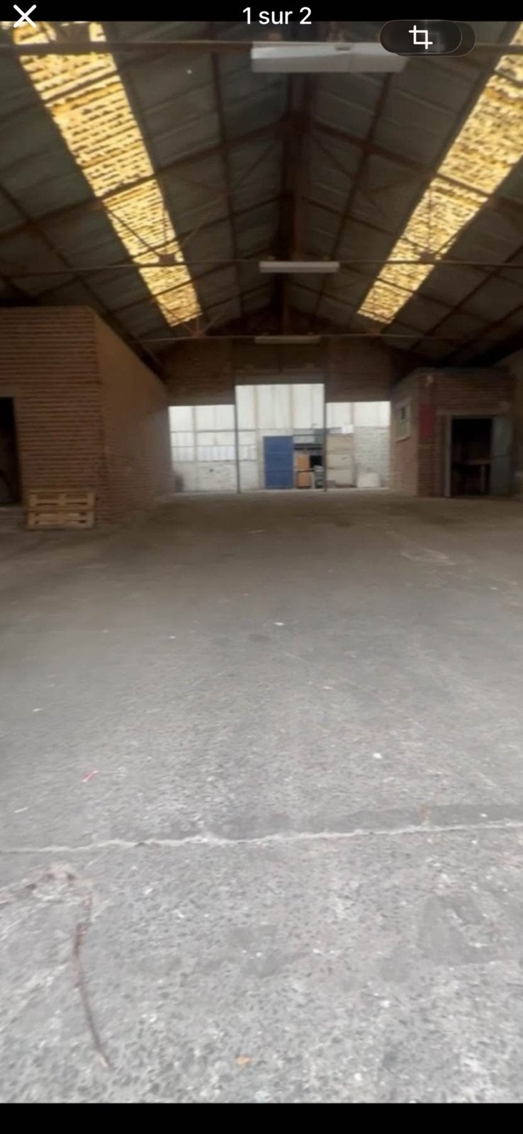 Grand depot avec parking prive