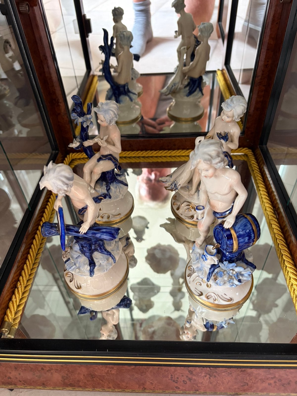 Porseleinen beeldengroep De Vier Seizoenen – 4 figuren, Antiek en Kunst, Ophalen