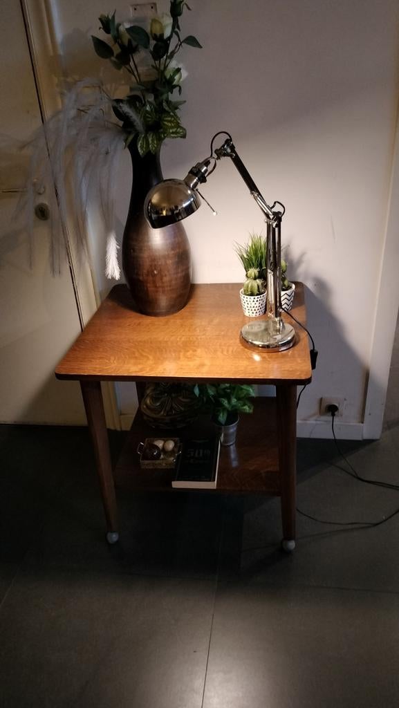 Vintage eikenhouten sidetabel op wieltjes., Antiek en Kunst, Ophalen