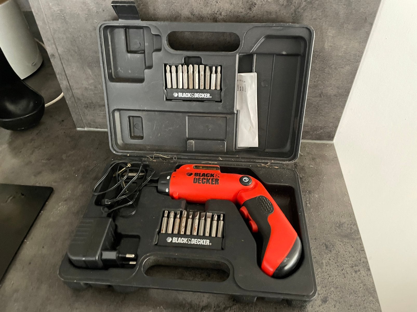 Black & Decker 3,6V schroevendraaier + koffer & bits, Ophalen of Verzenden, Zo goed als nieuw, Schroevendraaier