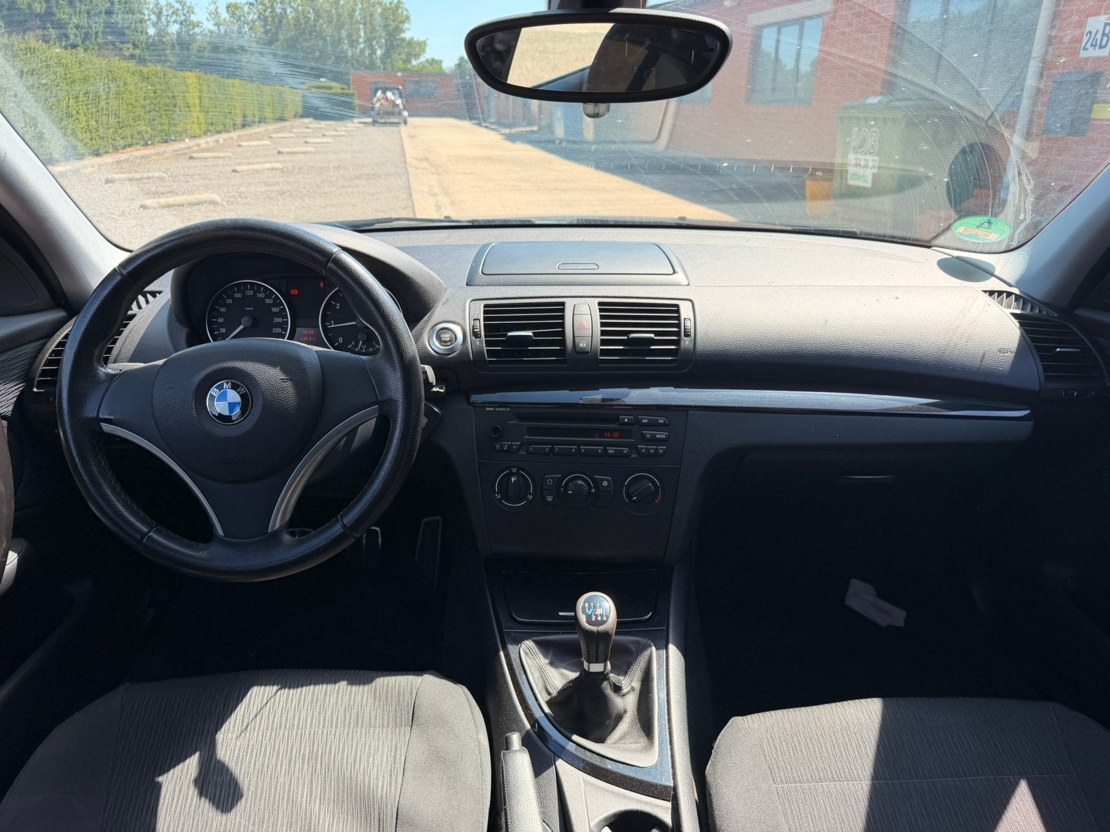 BMW 1 SERIE ✅ 116i BENZINE AIRCO GARANTIE, Auto's, 1596 cc, 1280 kg, Zwart, 4 cilinders