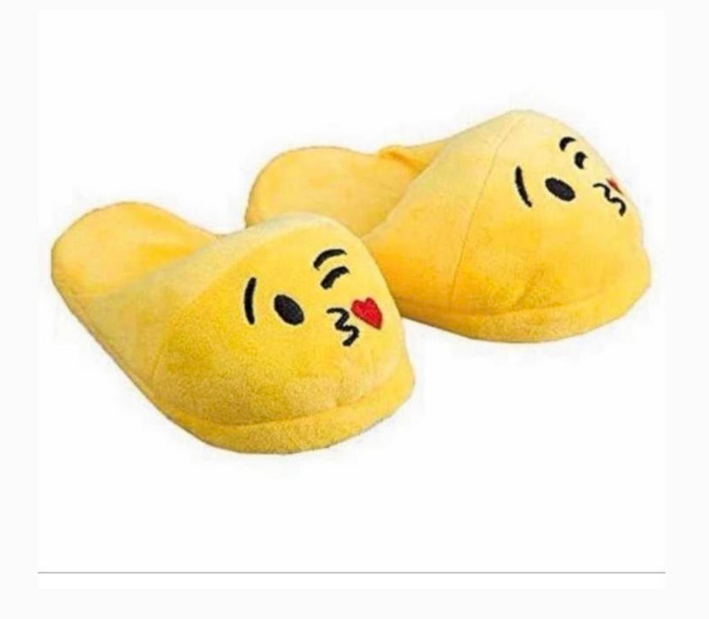 Smiley Pantoffels slippers Emoji maat M 38-39-40-41 nieuw, Ophalen of Verzenden, Nieuw, Geel, Pantoffels of Sloffen