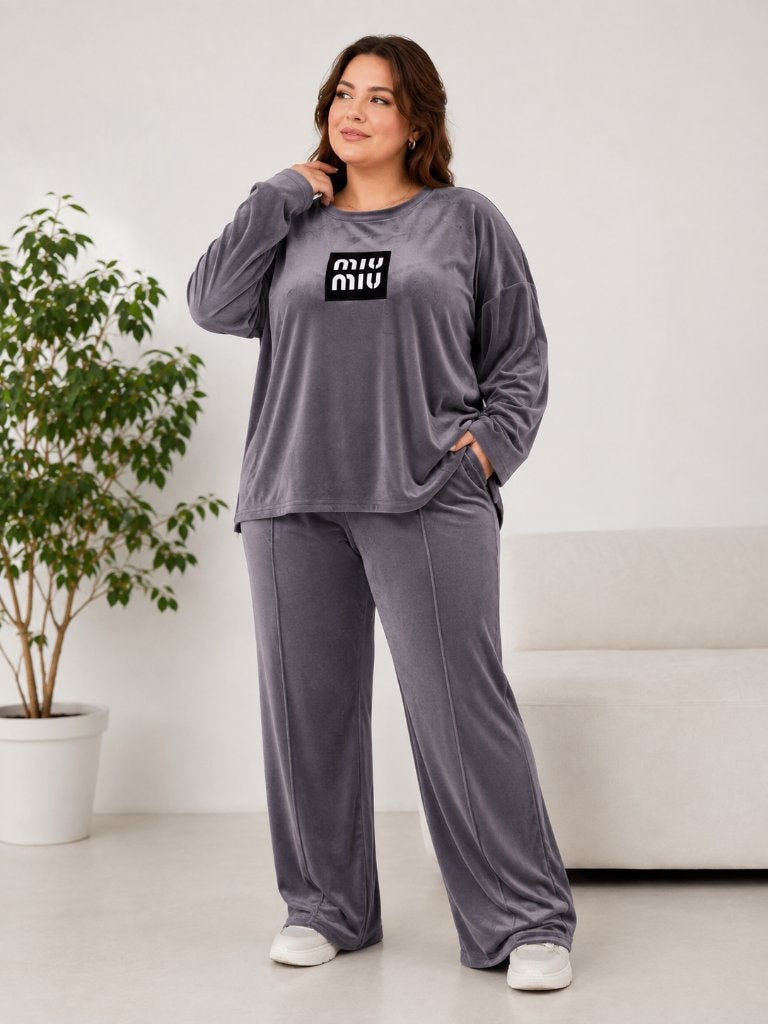 Nieuwe dames velours set -maat 2XL/44, Kleding | Dames, Jasjes, Kostuums en Pakken, Maat 46/48 (XL) of groter, Nieuw, Ophalen of Verzenden