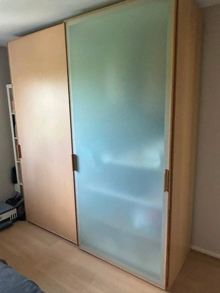 Kwaliteitsgarderobe van Carré, 200 cm of meer, 150 tot 200 cm, Grenenhout, 50 tot 75 cm