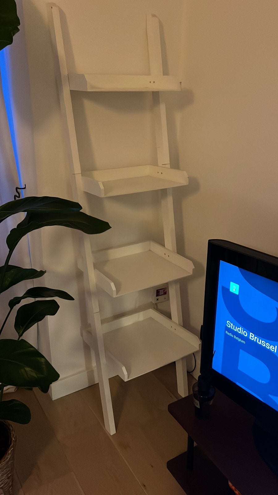 Witte trapladder met schabben, Ophalen, Zo goed als nieuw