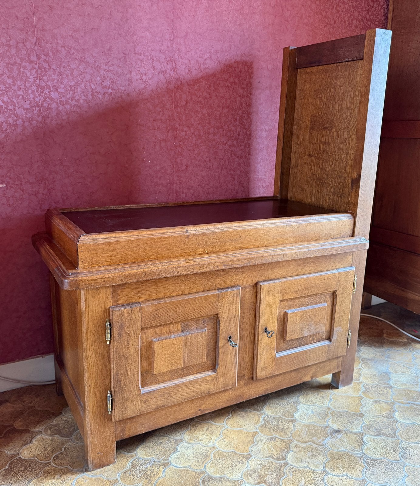 Meuble en chêne, fabriqué pour la pose d’un aquarium., Ophalen, Gebruikt