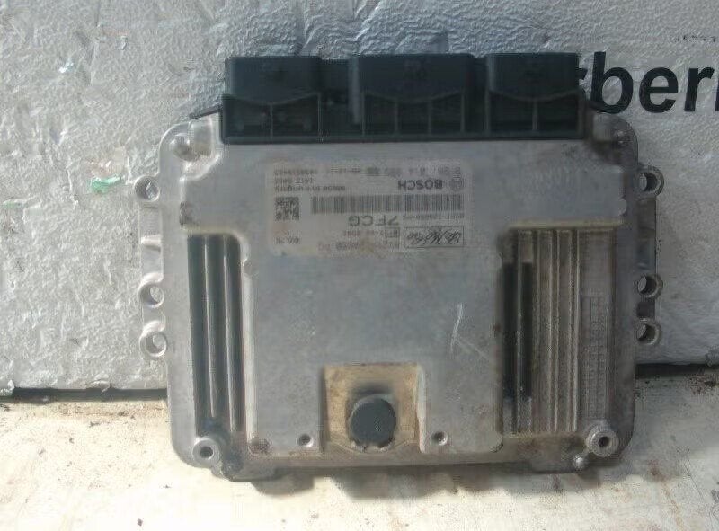COMPUTER MOTOR Ford Fiesta 6 (JA8) (8v21-12a650-pg), Robert Bosch AG, Enlèvement ou Envoi, Robert-Bosch-Allee 1 74232 Abstatt, DE
