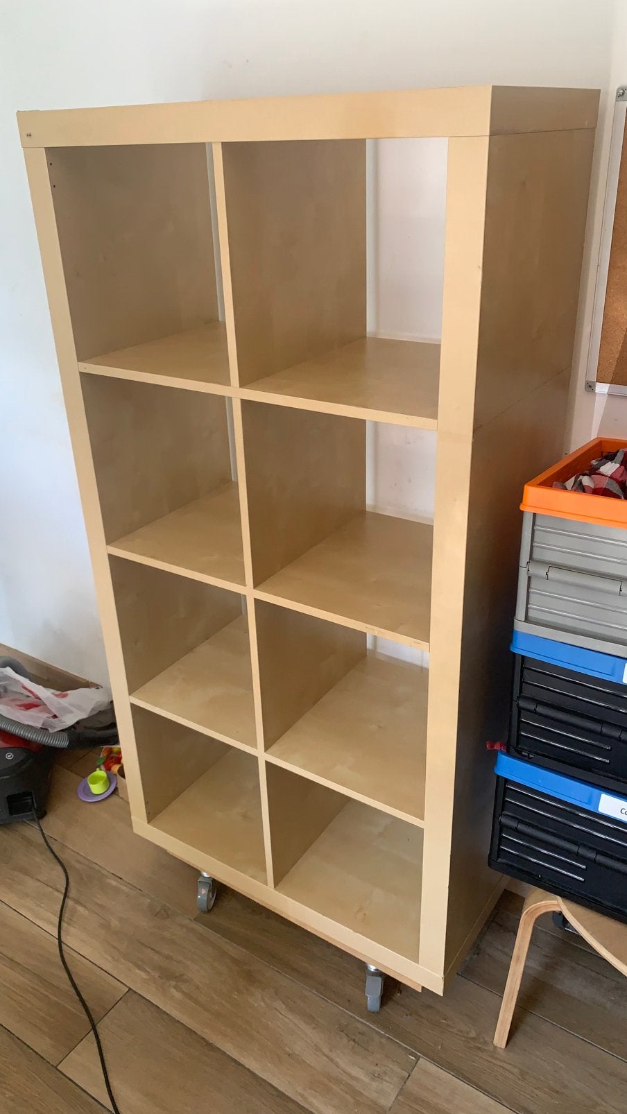 Plank/opbergmeubel op wielen/8 vakken, Ophalen, Zo goed als nieuw