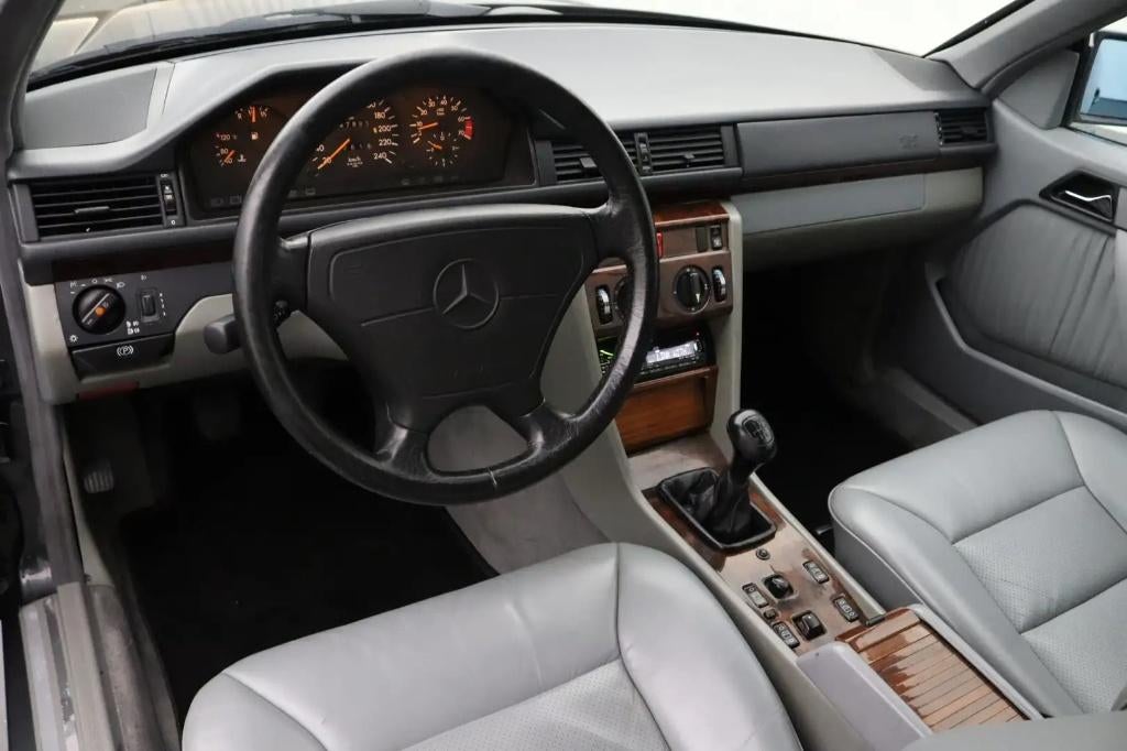 e 220 cabrio oldt. 1994 in topconditie oldtimer farm aalter, foto 8