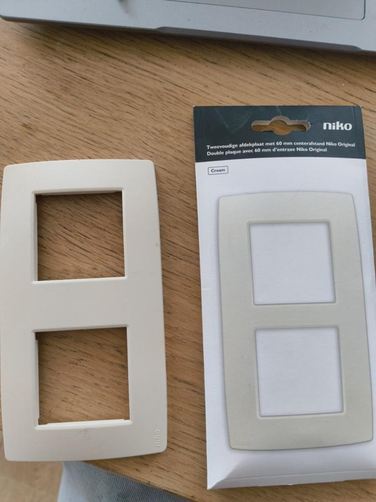 2 dubbele afdekplaatjes - Niko Cream, Ophalen