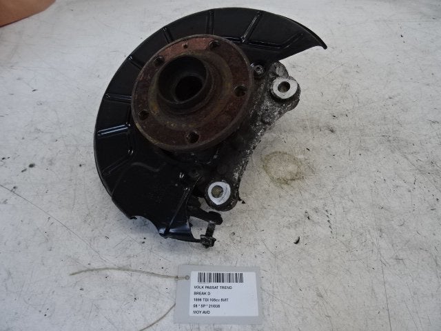MOYEU DE ROUE AVANT DROIT Volkswagen Passat Variant (3C5), Utilisé, Volkswagen