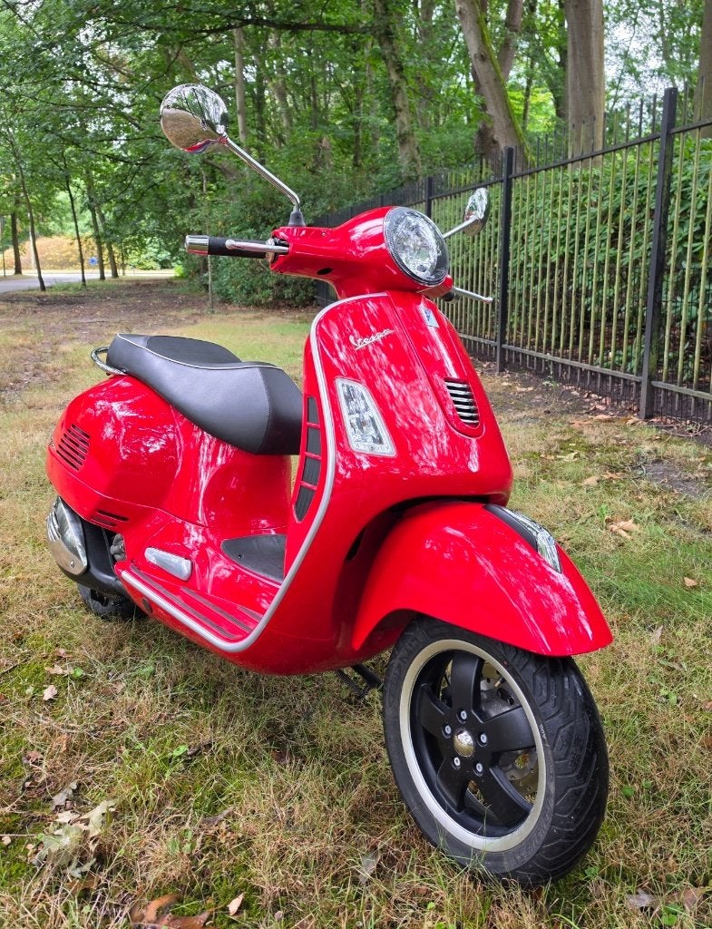 Vespa GTS 125cc Super – Dragon Rosso  TOPSTAAT!, Motoren, Scooter, Occasion, Particulier, 125 cc