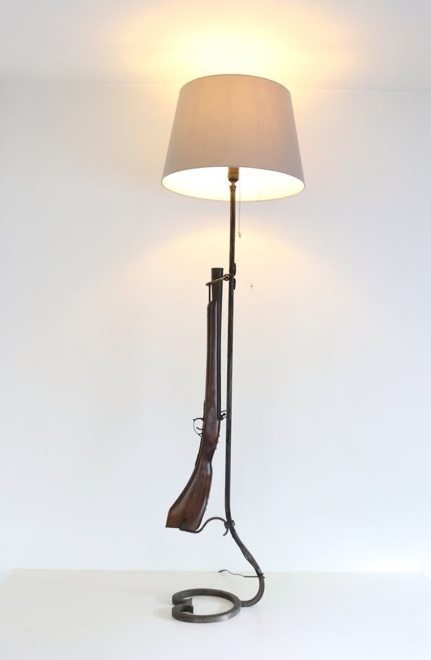 Folk art gun lamp - Vintage brutalist vloerlamp, Ophalen, Gebruikt, Hout