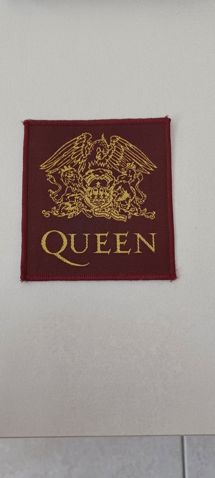 patch van Queen, Ophalen