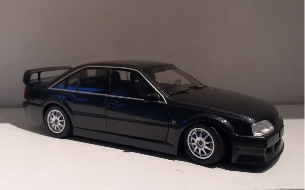 Opel Omega EVO 500 schaal 1:18 oldtimer , nieuw, Hobby en Vrije tijd, Ophalen, Nieuw, Auto, Solido