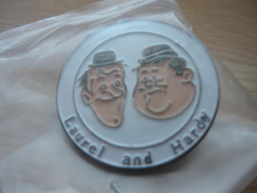 Pin' s Laurel et Hardy, Collections, Enlèvement ou Envoi, Comme neuf