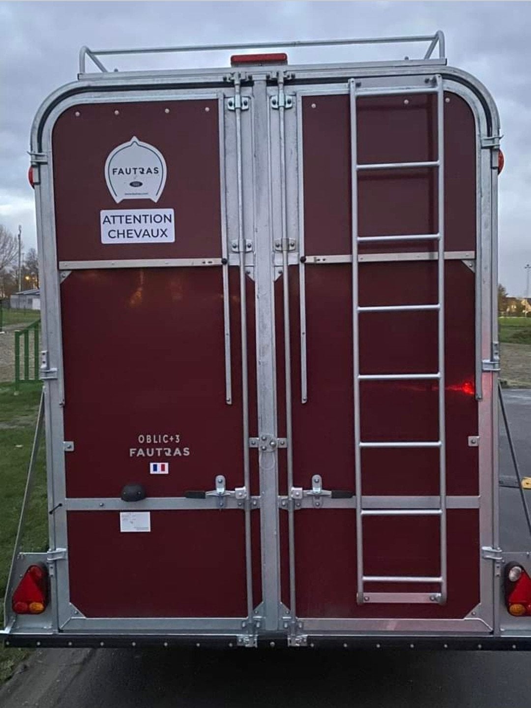 Fautras Oblic 3, Animaux & Accessoires, Chevaux & Poneys | Semi-remorques & Remorques, Enlèvement