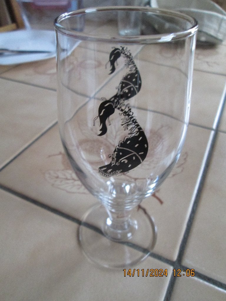 Verre sur pied avec le dragon « Doudou de Mons », Enlèvement, Neuf, Autres types