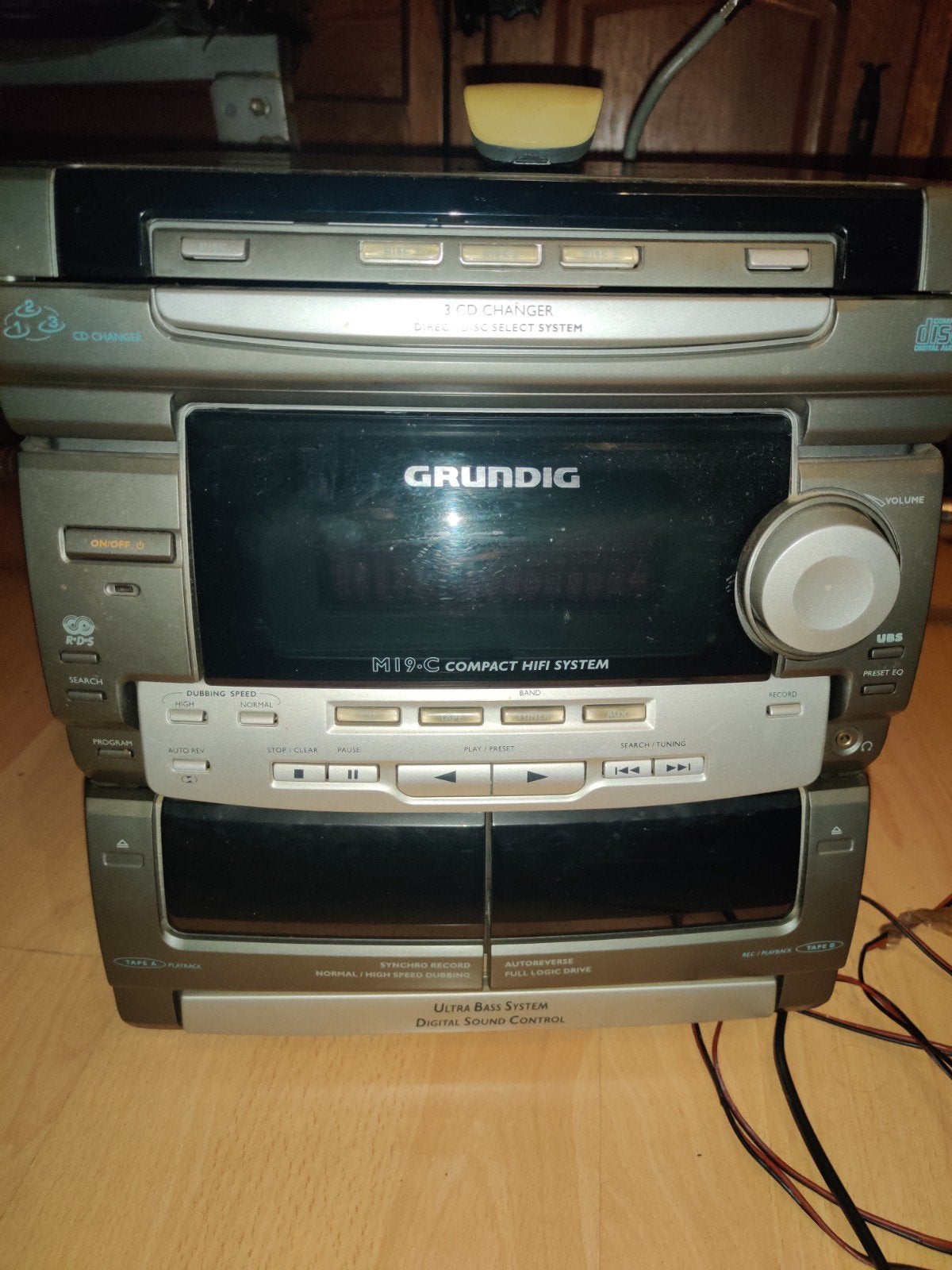 2 stereosets – Sony + Grundig, Enlèvement, Sony