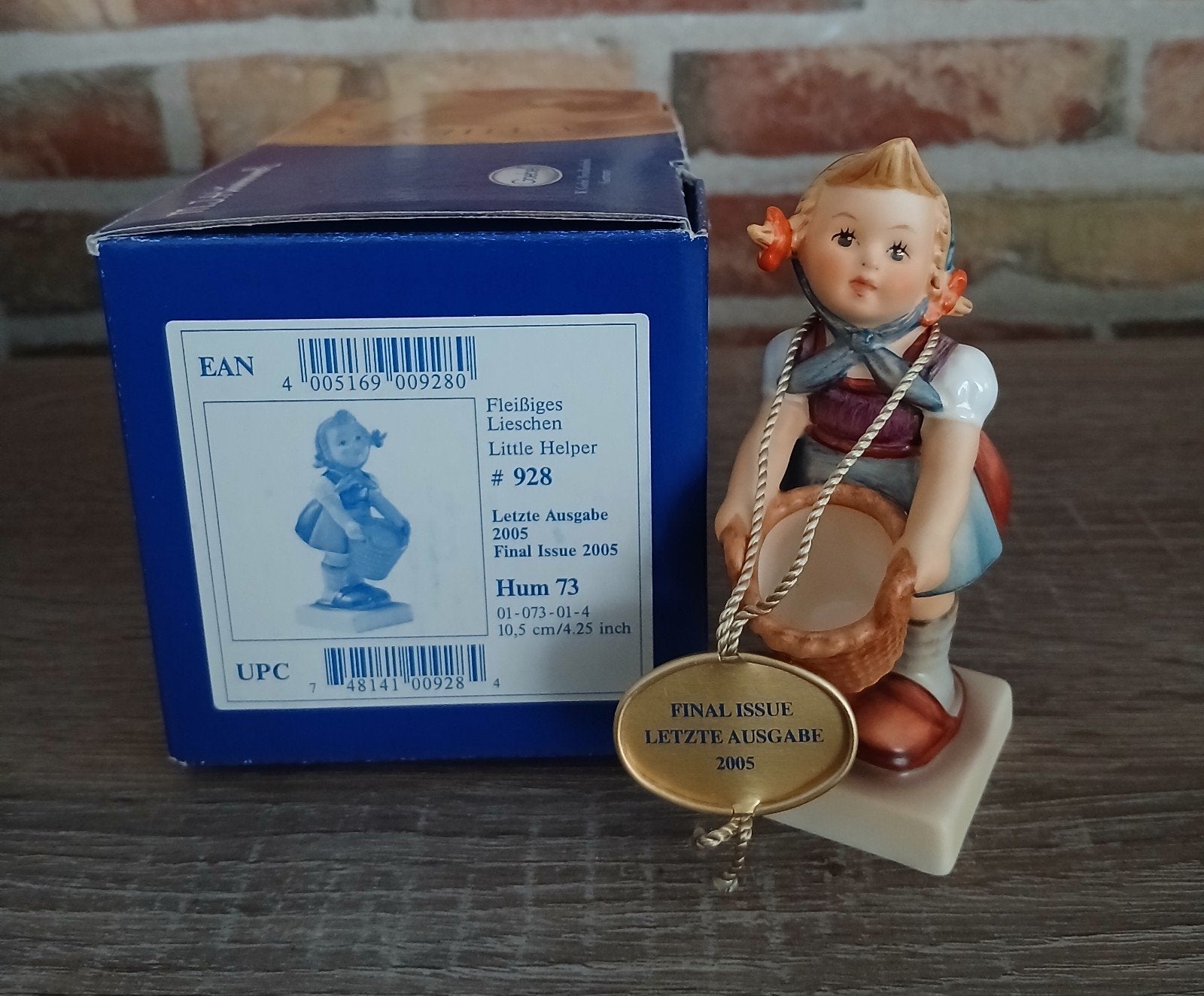Hummel nr 73- Little Helper- 10,5 cm- Originele Doos- TMK 8, Ophalen of Verzenden, Zo goed als nieuw, Hummel