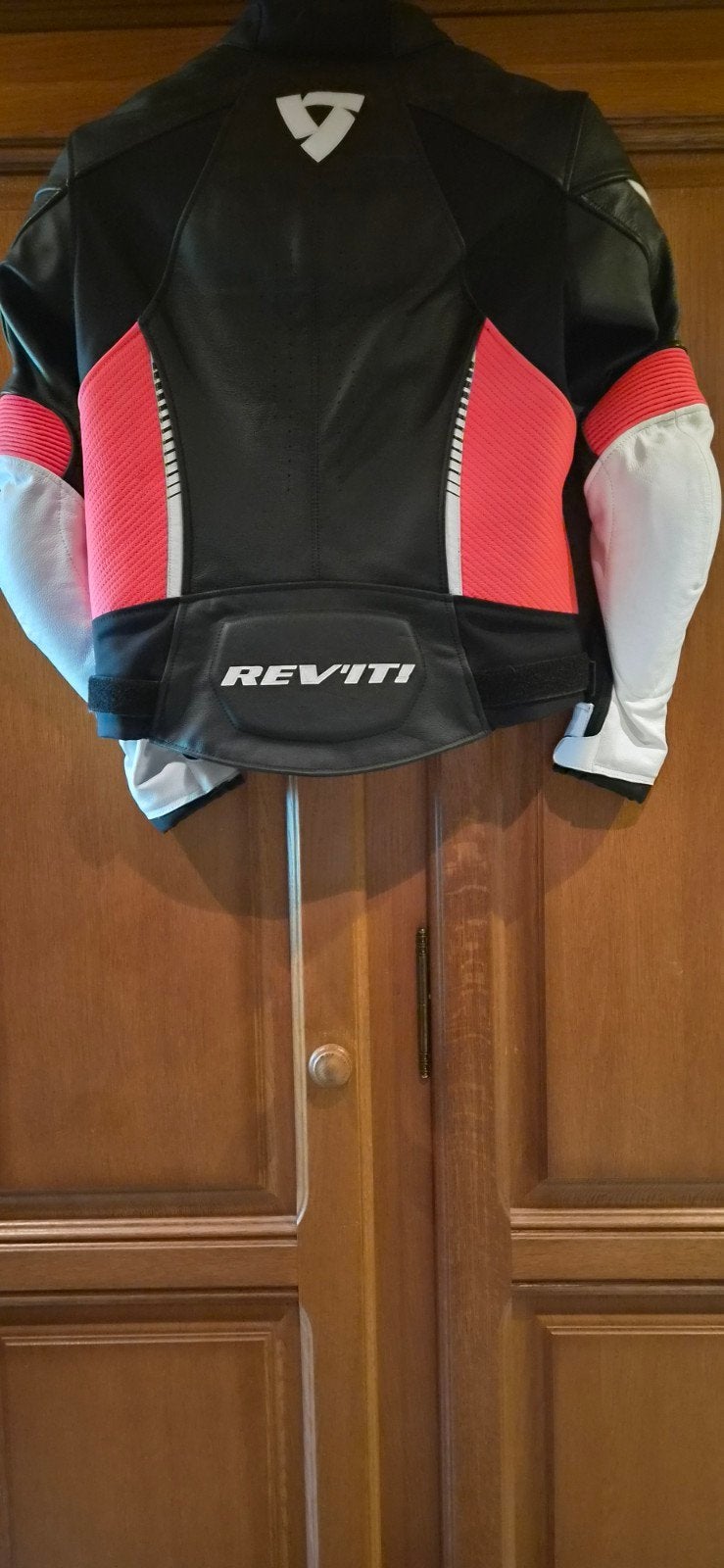 Blouson en cuir pour femme de marque re it état neuf, Motos, Rev it, Femmes, Manteau | cuir, Enlèvement
