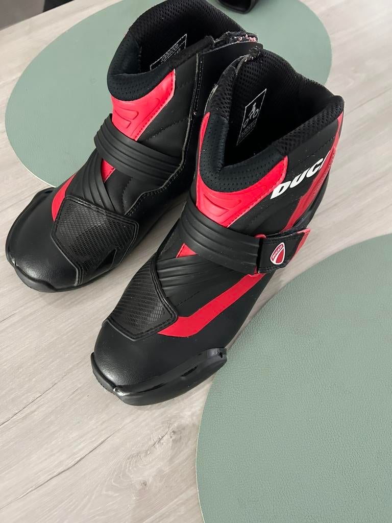 Ducati moto laarzen, Motoren, Ophalen