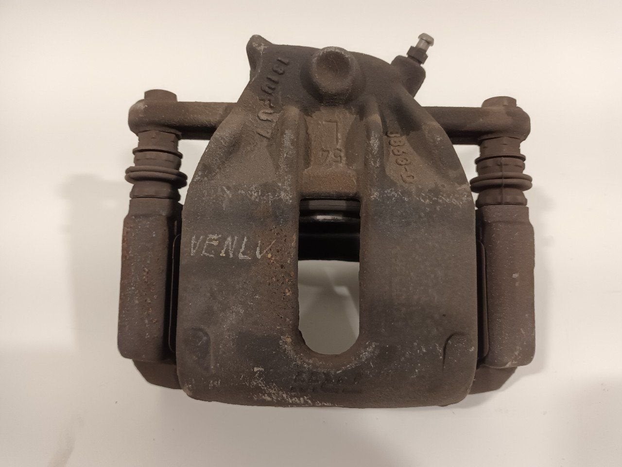 Remklauw links voor Dacia Dokker, Dacia, Onderdelen@venauto.nl, Van der Ven Autorecycling B.V., Ettenseweg 76, 4706 PB Roosendaal, The Netherlands
