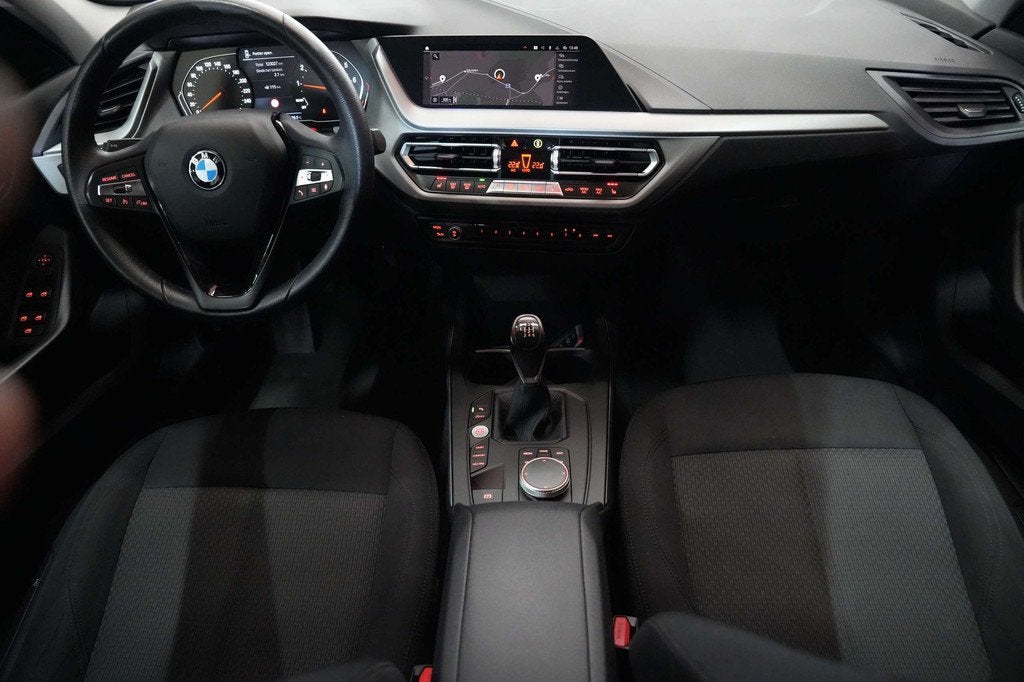 BMW 116 i Benzine Garantie EURO 6d, Auto's, BMW, Gebruikt, Zwart, Bedrijf, 5 deurs